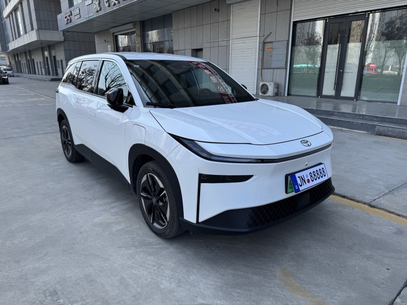 濟寧25年豐田鉑智3