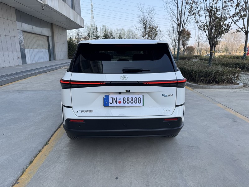 濟寧25年豐田鉑智9