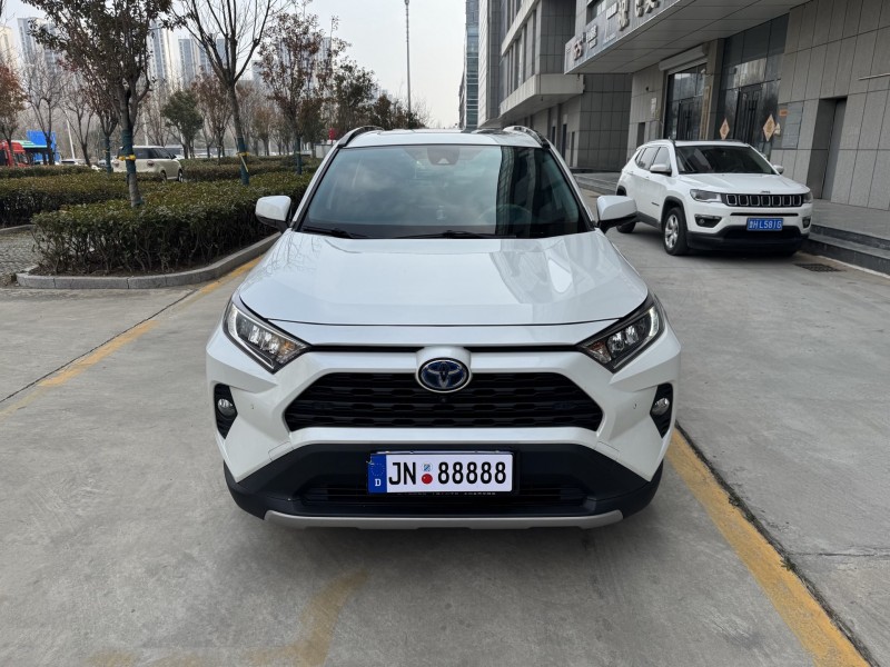 济宁22年丰田RAV4荣放1