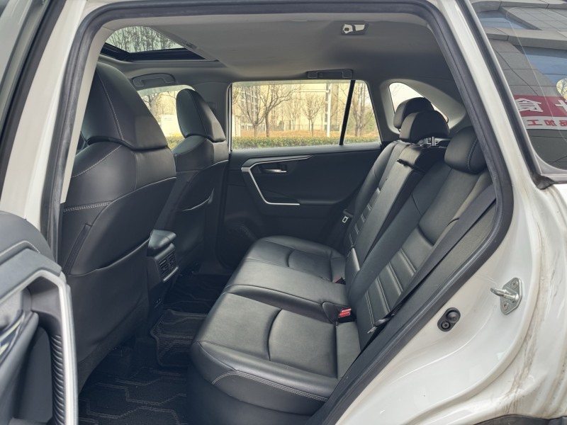 济宁22年丰田RAV4荣放4