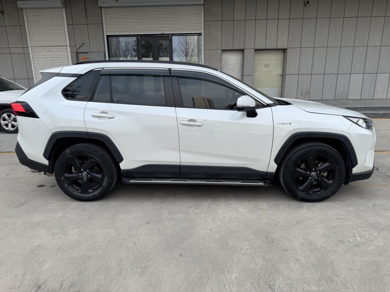 济宁22年丰田RAV4荣放7