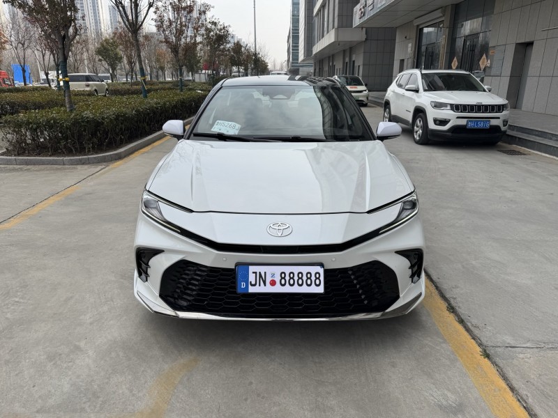 济宁24年丰田凯美瑞1