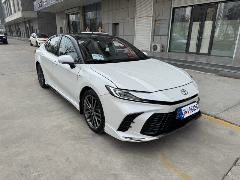 济宁24年丰田凯美瑞2