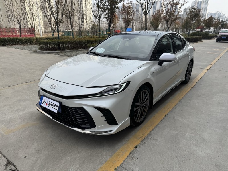 济宁24年丰田凯美瑞3