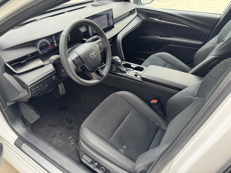 济宁24年丰田凯美瑞5