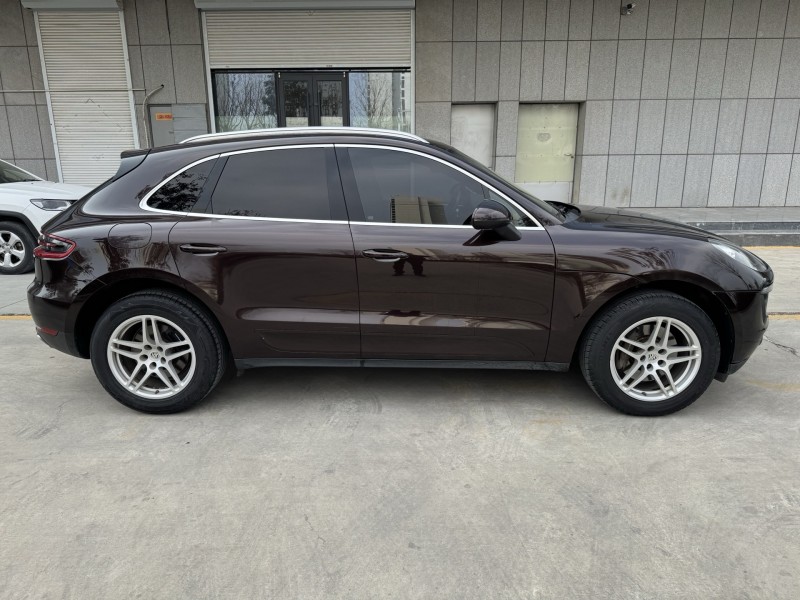 济宁17年保时捷Macan7