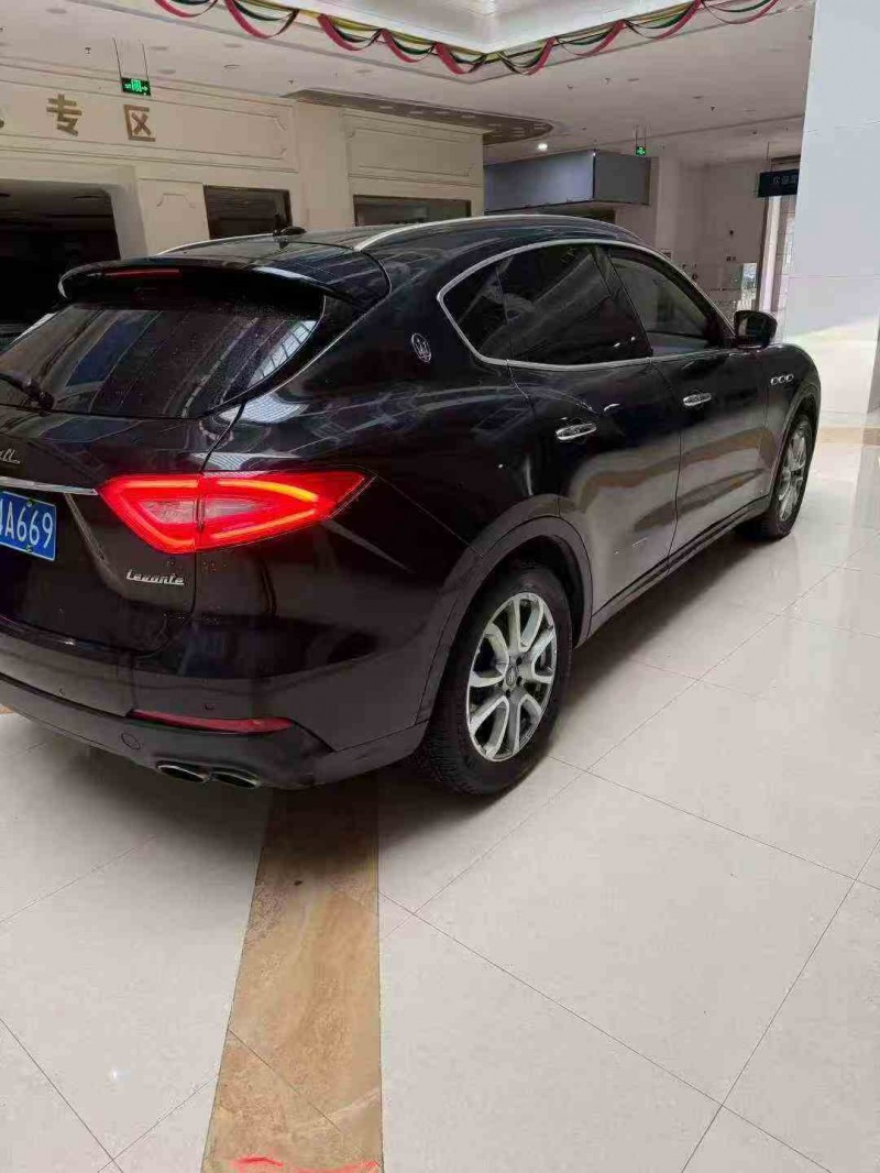 淮北17年玛莎拉蒂Levante7