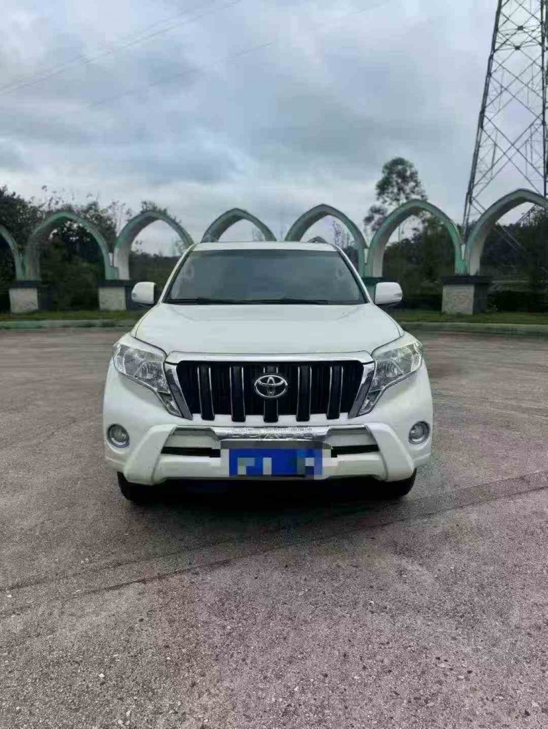 昭通15年丰田普拉多1