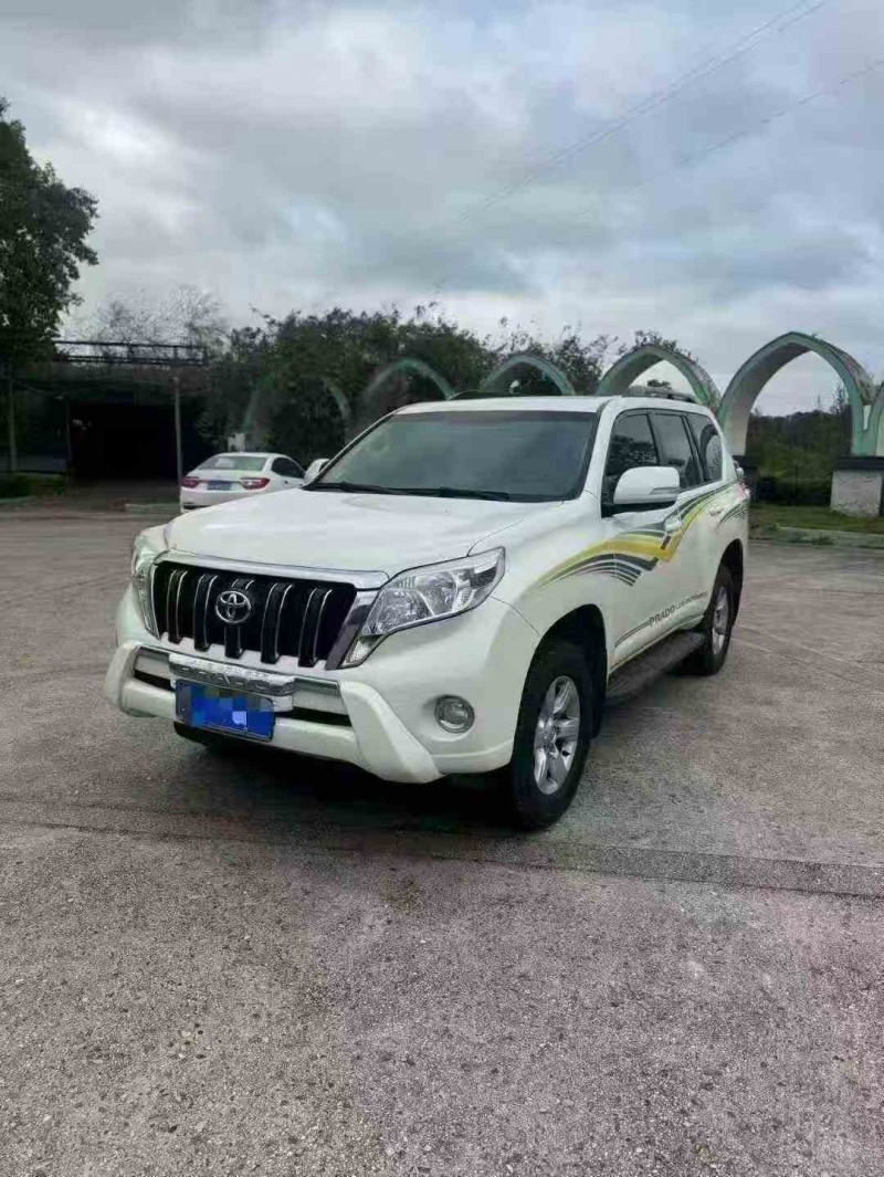 昭通15年丰田普拉多3