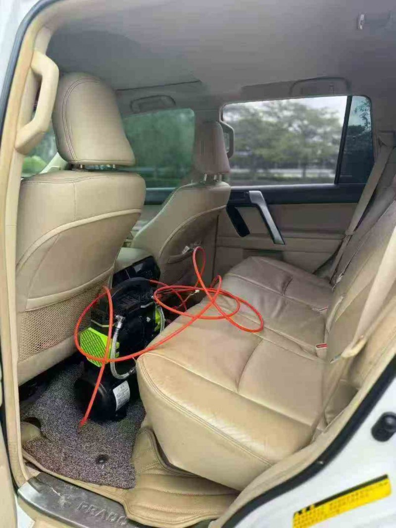 昭通15年丰田普拉多4