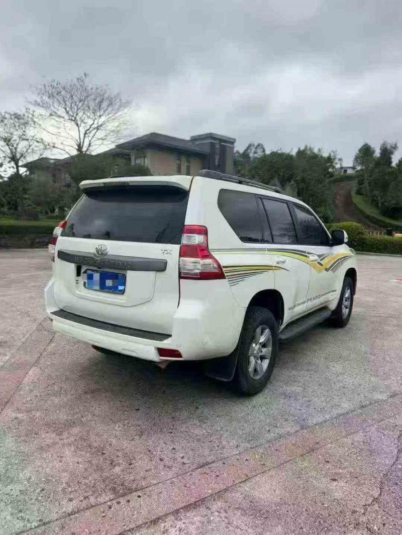 昭通15年丰田普拉多7