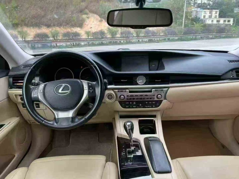 防城港14年雷克萨斯ES5