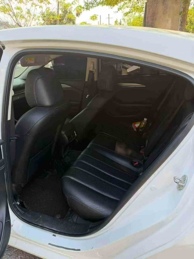 玉林20年马自达阿特兹4