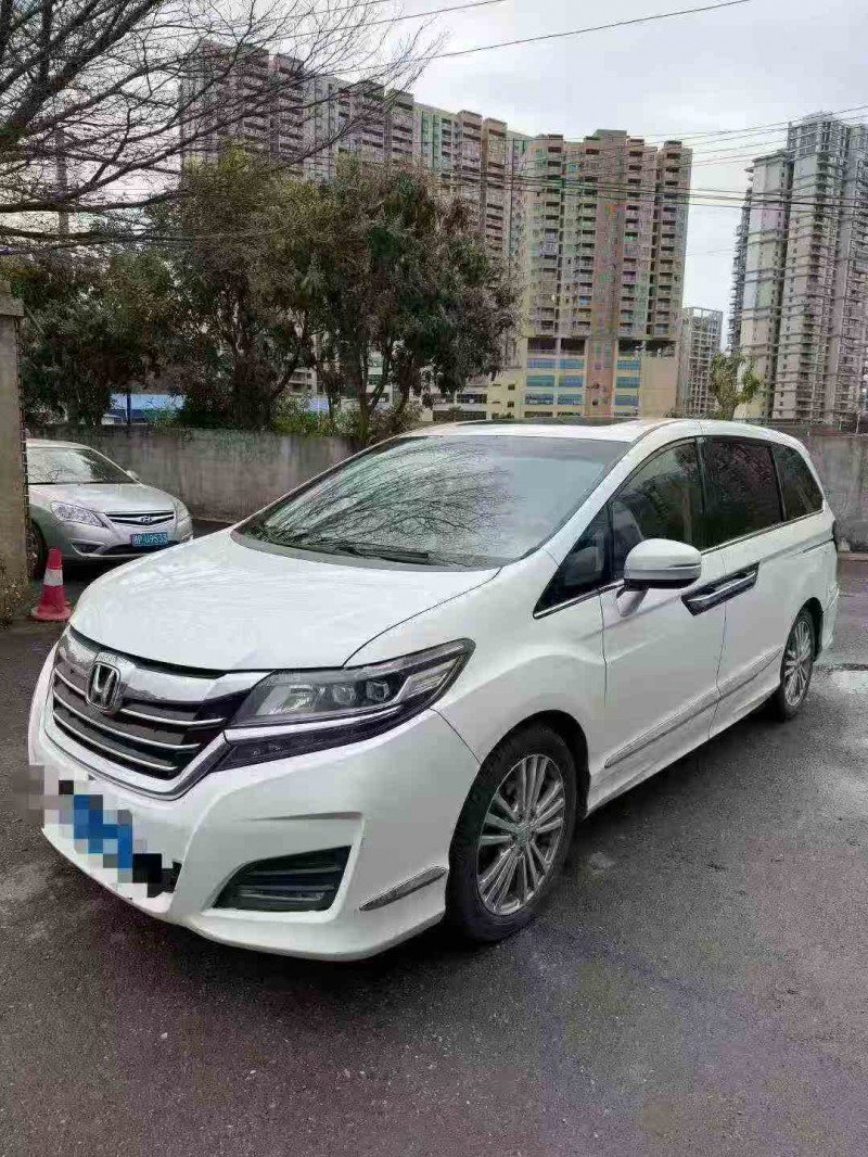 防城港17年本田艾力绅2