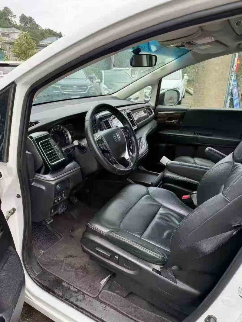 防城港17年本田艾力绅3