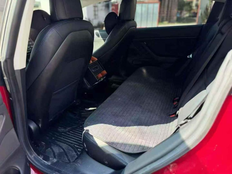 湛江19年特斯拉MODEL 35