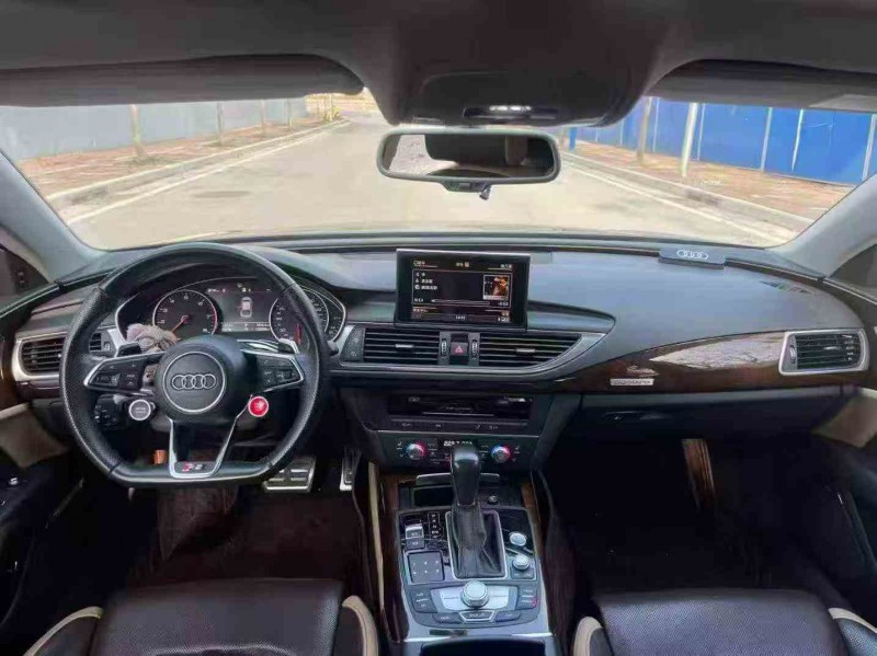 南寧16年奧迪A7L5