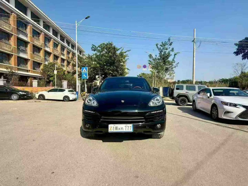 南宁13年保时捷卡宴1