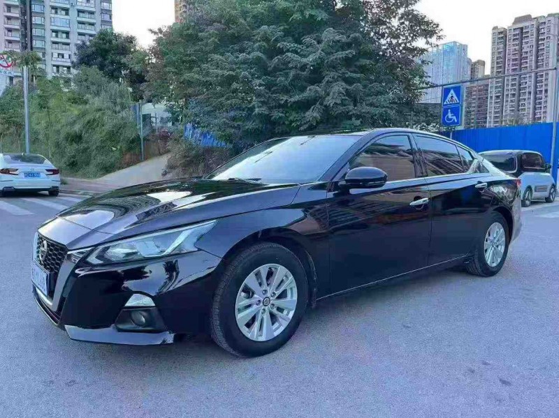 南宁22年日产天籁3