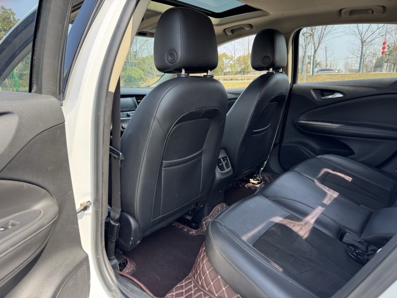 盐城16年别克威朗8