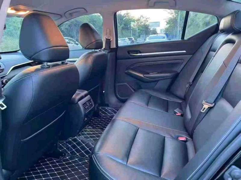 南宁22年日产天籁5