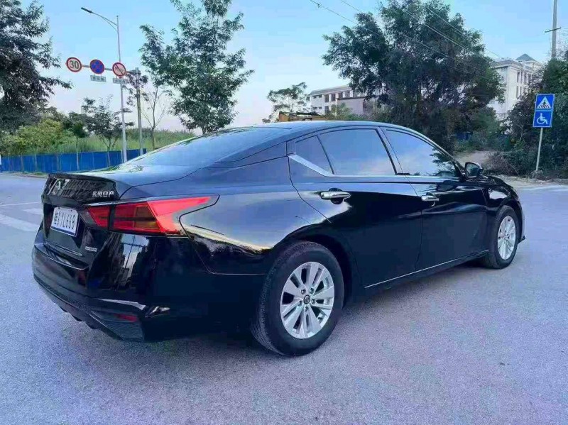 南宁22年日产天籁8