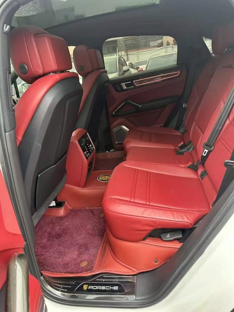 广州23年保时捷卡宴4