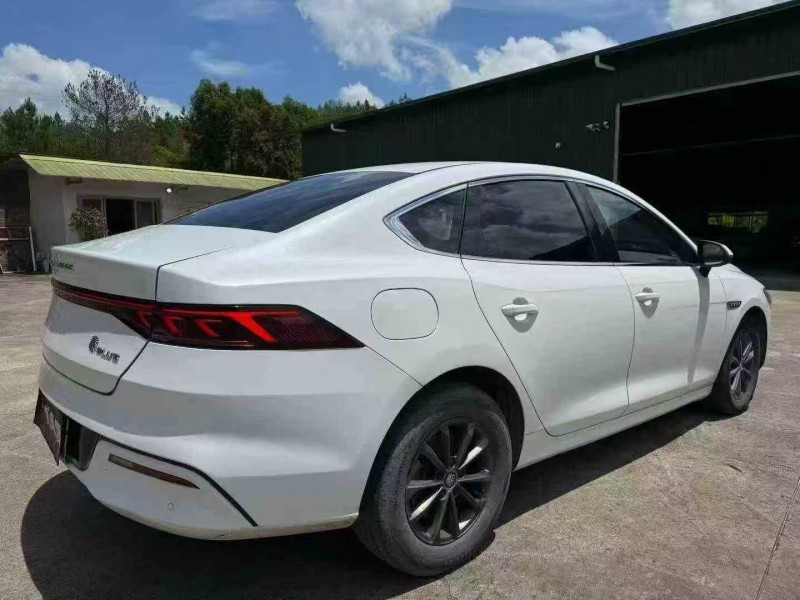 河源23年比亚迪秦8