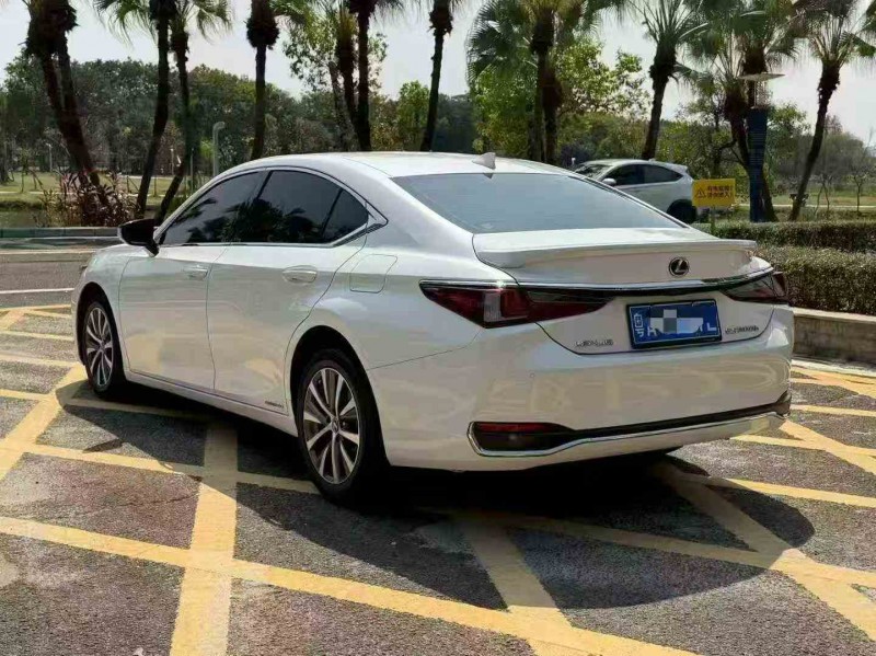 珠海20年雷克萨斯ES8