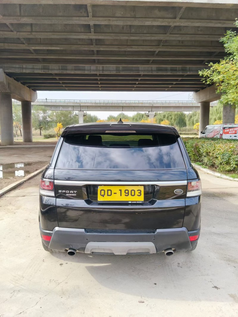 青岛17年路虎揽胜运动9