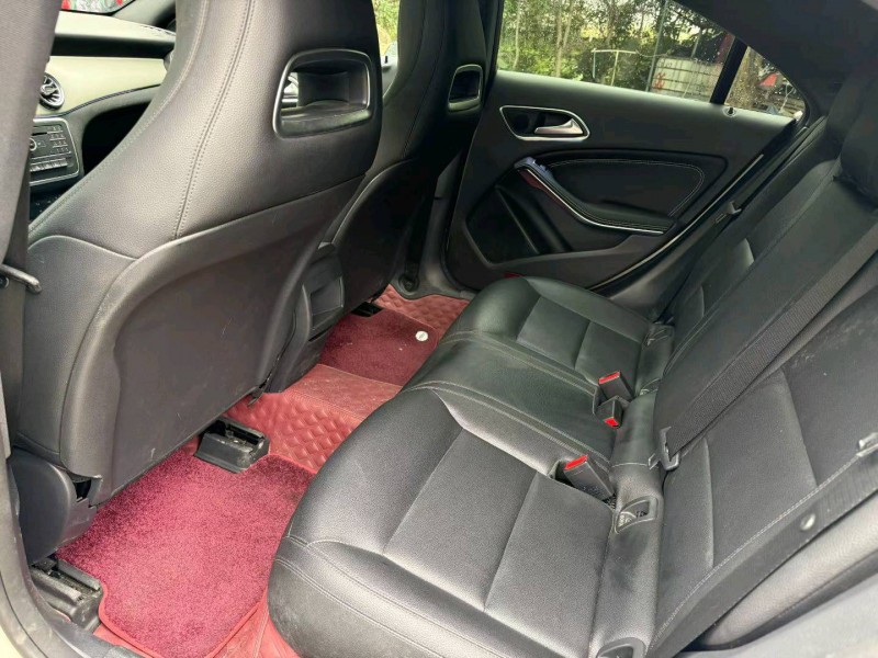 中山15年奔驰CLA8