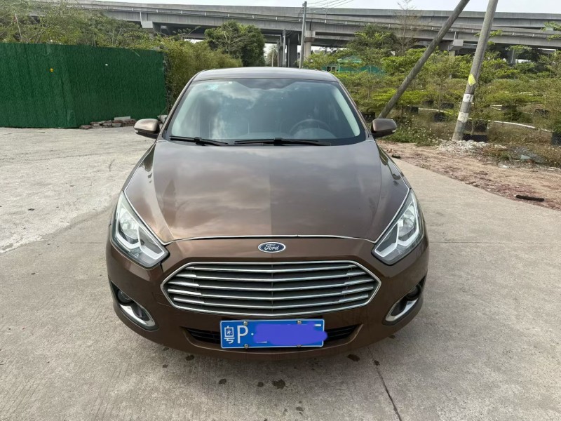 中山16年福特福睿斯1