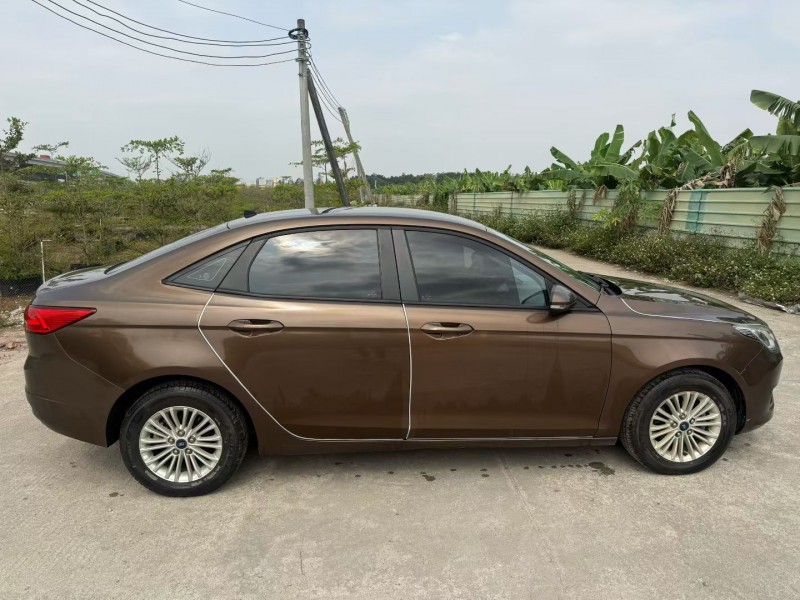 中山16年福特福睿斯3