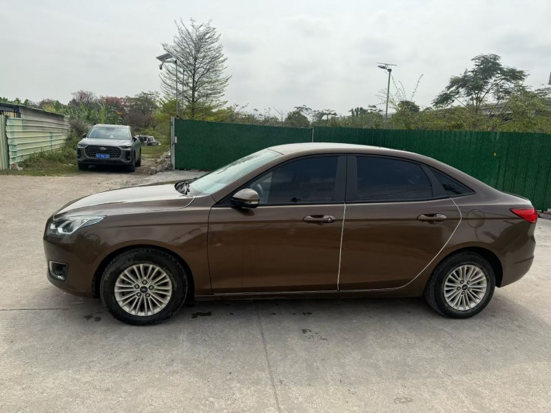 中山16年福特福睿斯5