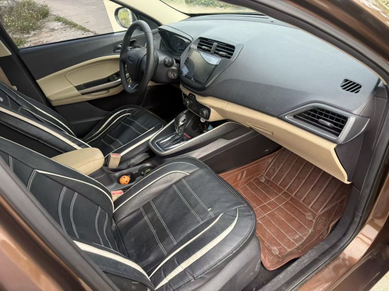 中山16年福特福睿斯7