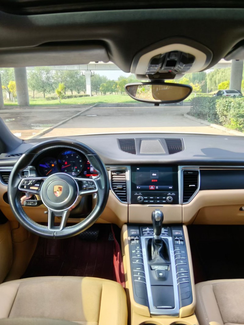 青岛17年保时捷Macan5