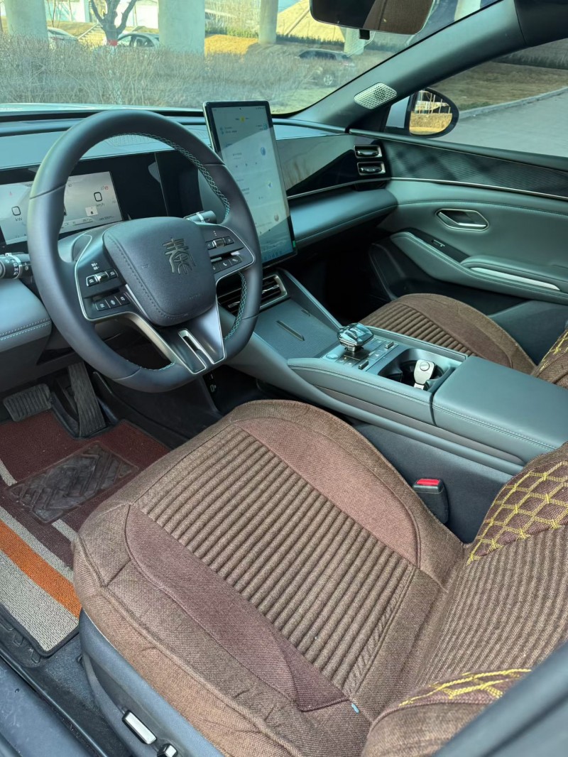 青島25年比亞迪秦4