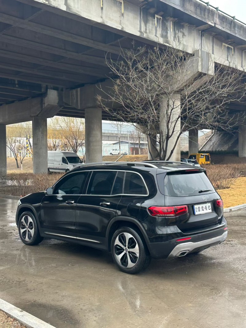 青島22年奔馳GLB7