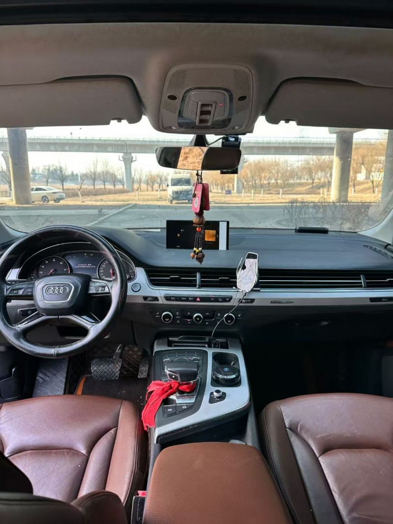 青島18年奧迪Q76