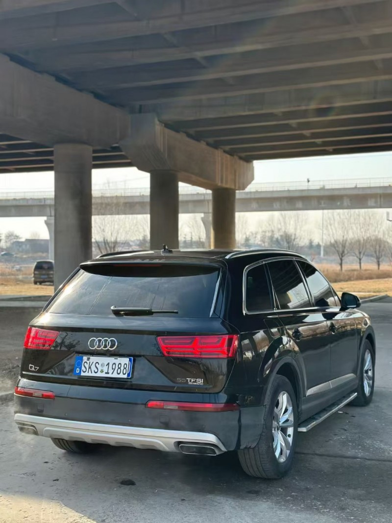 青島18年奧迪Q78