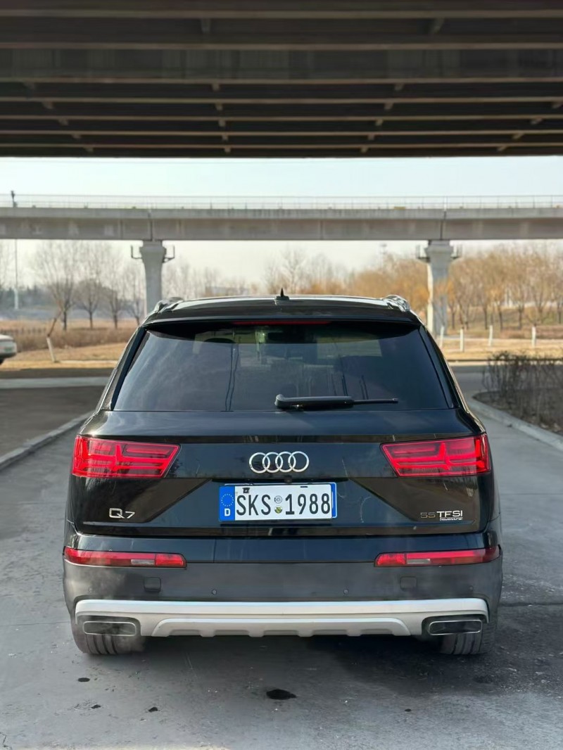 青島18年奧迪Q79
