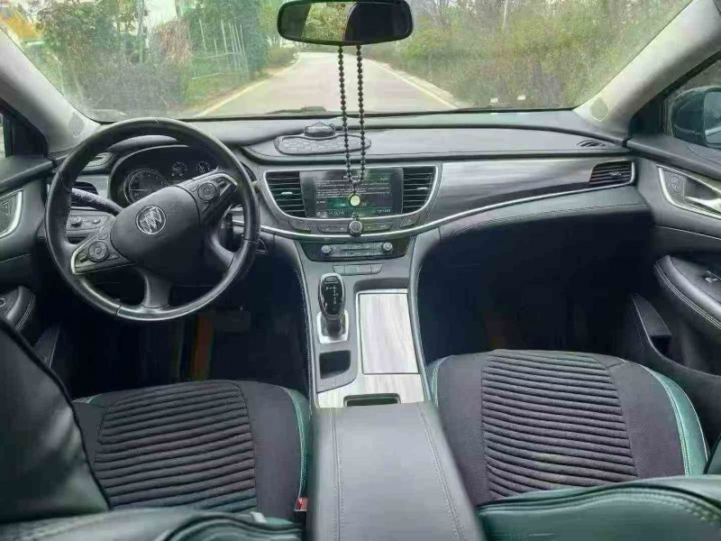 昭通21年别克君越8