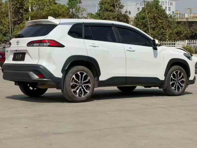 临沧25年丰田锋兰达6