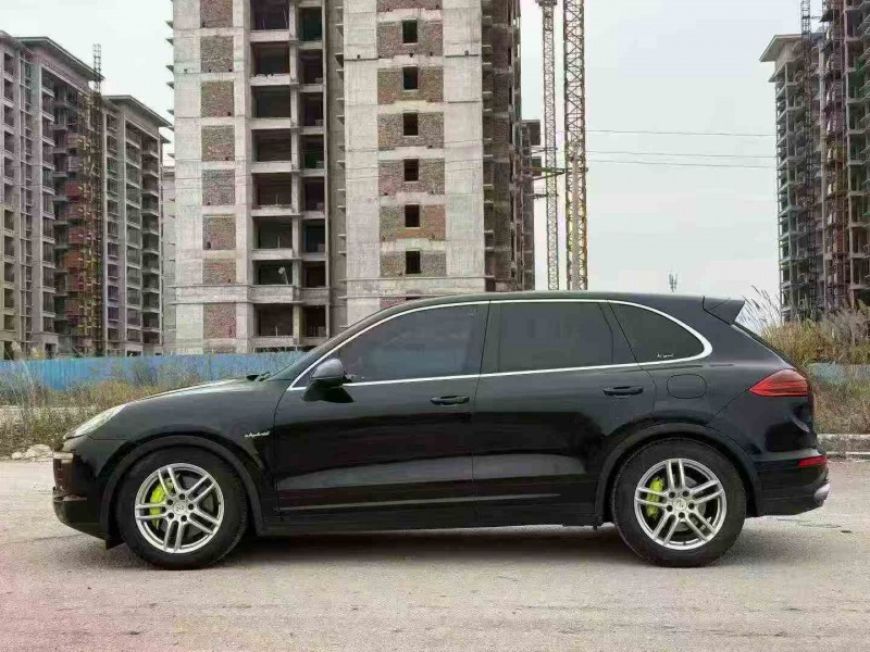 北海16年保时捷卡宴5