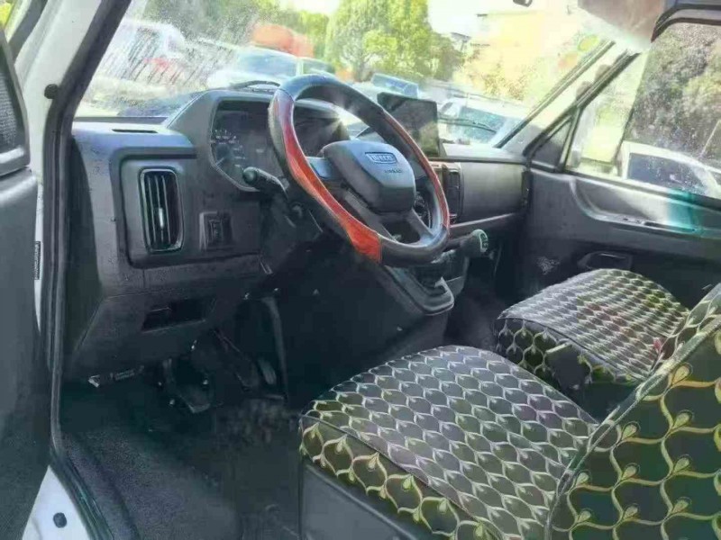 昆明23年依維柯得意5