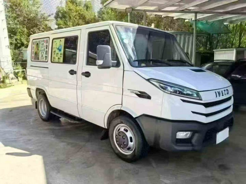 昆明23年依維柯得意9