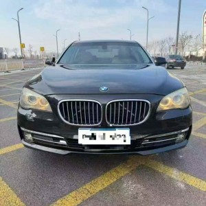 保定12年宝马7系