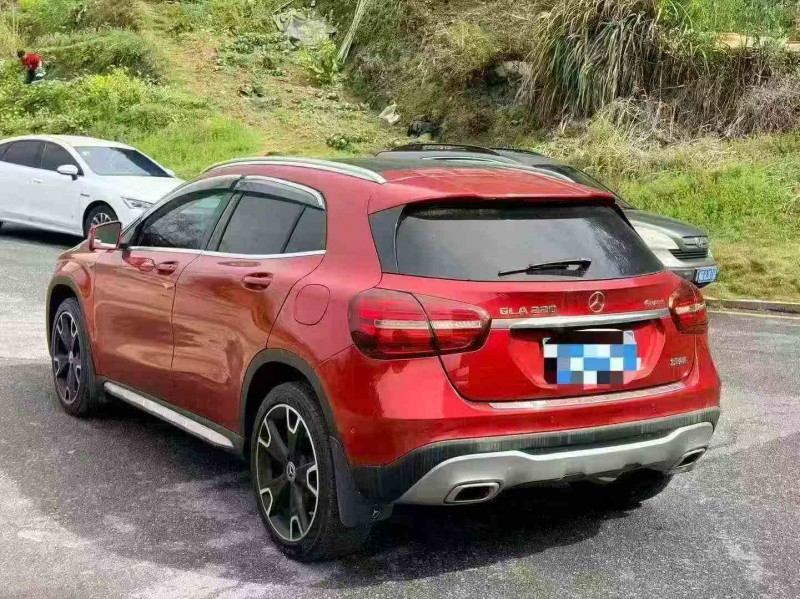 三明17年奔馳GLA8