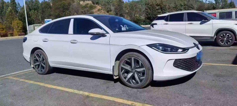 丽江25年大众凌渡2