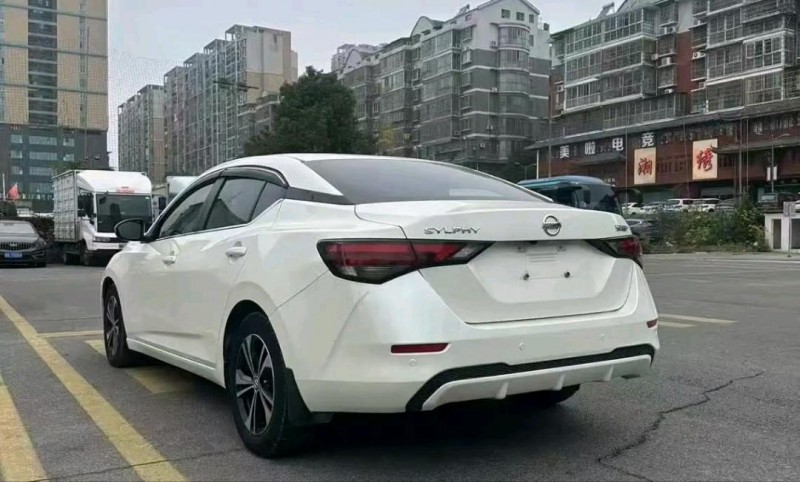 娄底22年日产轩逸5